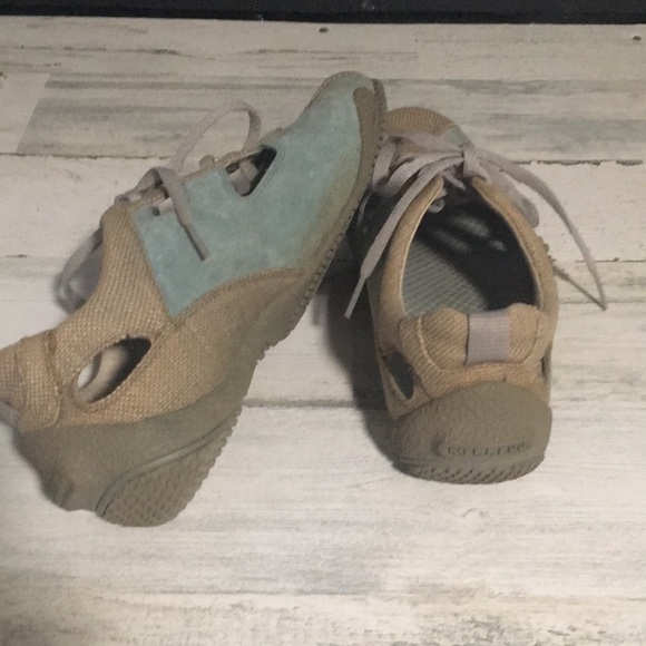 Merrell tan & blue lace up loafers with decorative cut-outs in front size 7 - Picture 4 of 5